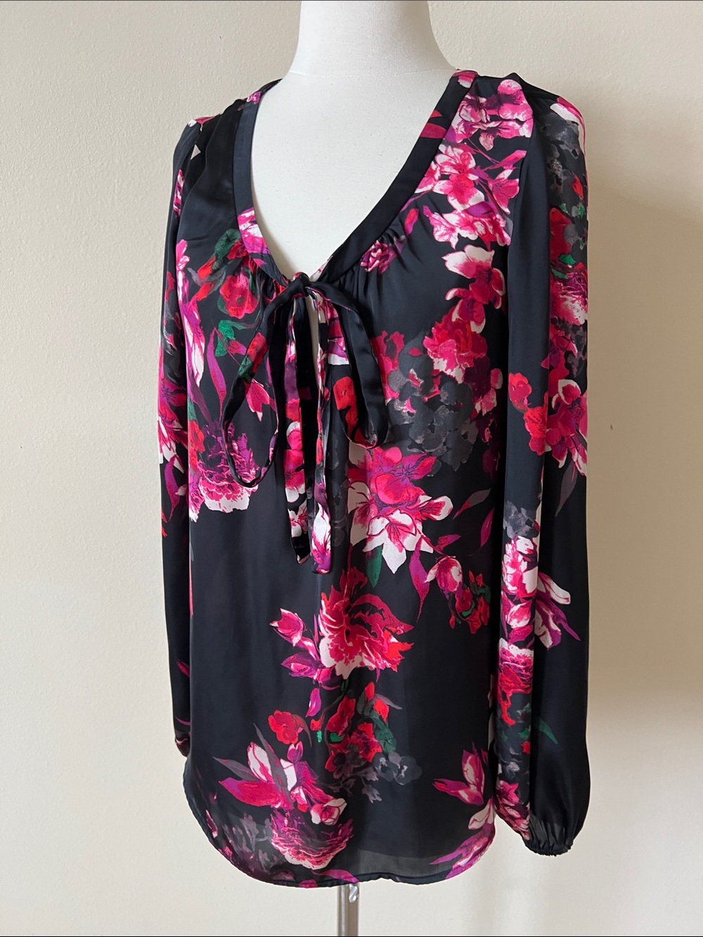Kirna Zabete Black Floral Tie-Neck Blouse with Pink Accents